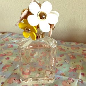 Used Daisy eau so fresh 4.25 oz.